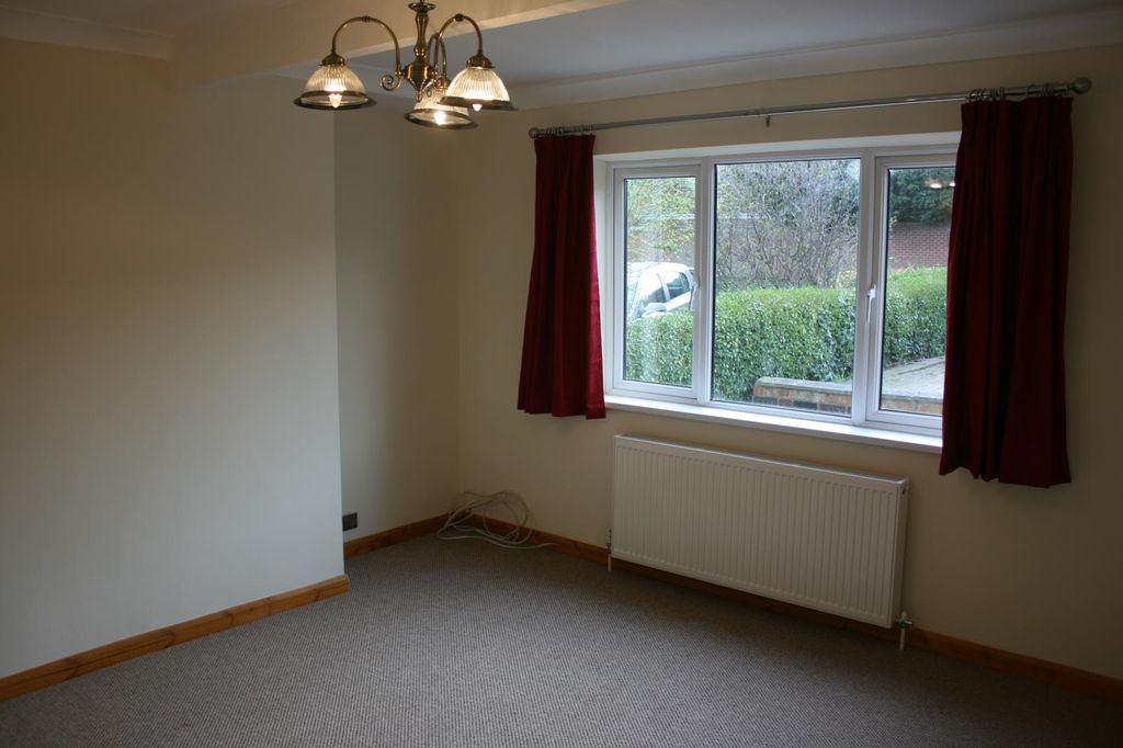 Property photo 2 of 32 Lounge