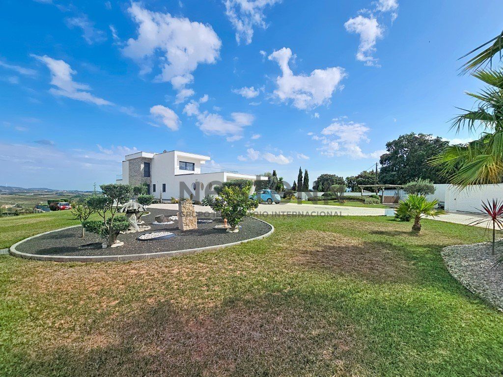 Property photo 2 of 60