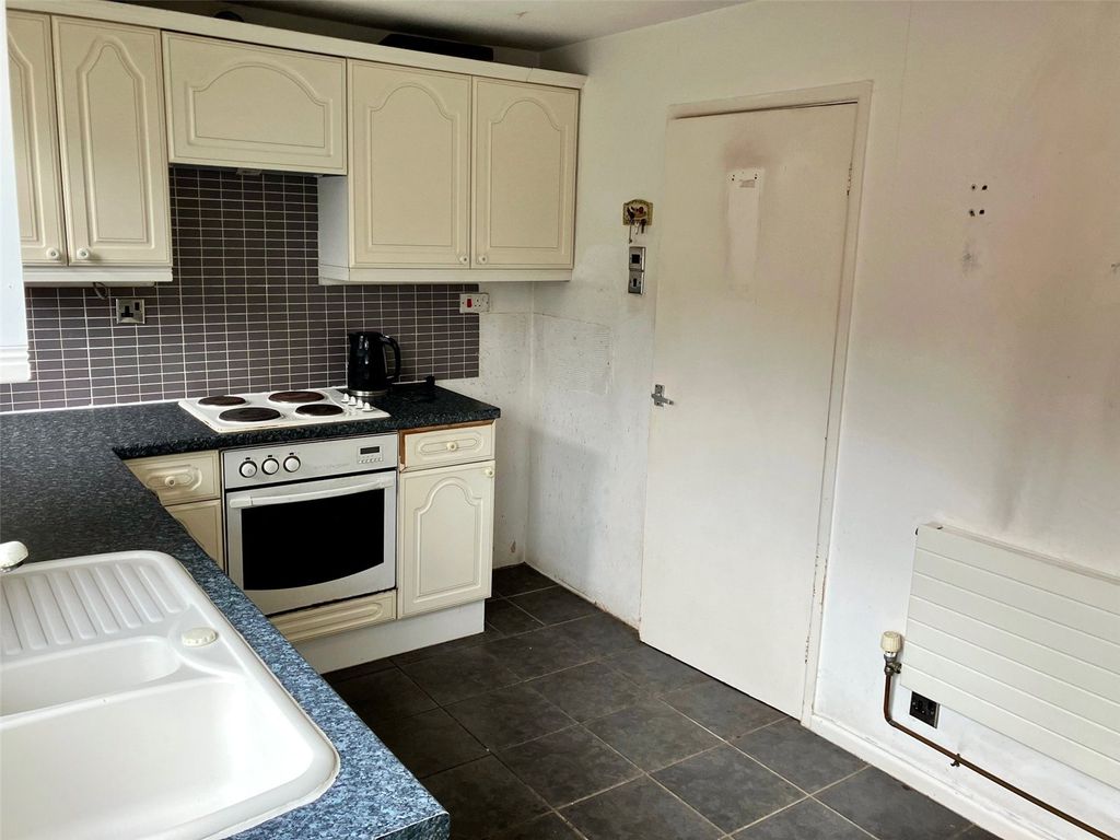 Property photo 3 of 14 Kitchen