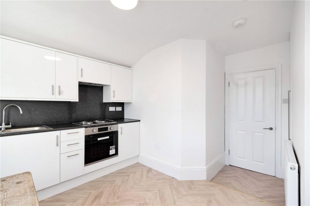 Property photo 2 of 7 Kicthen