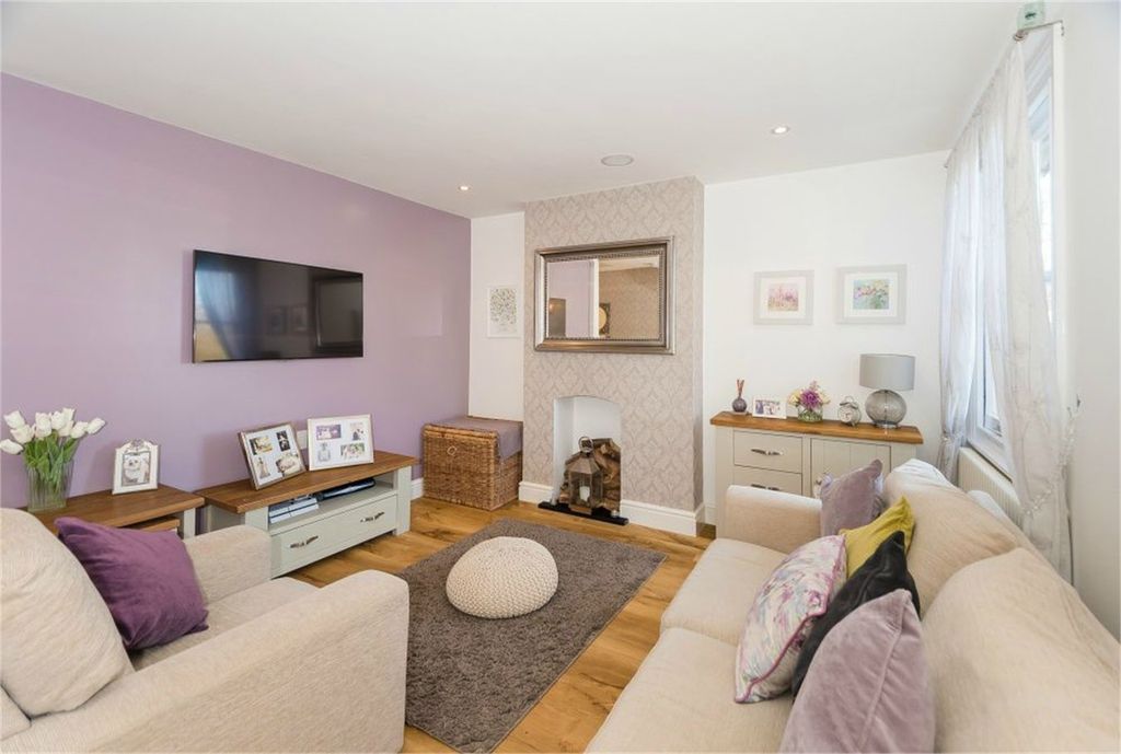 Property photo 2 of 9