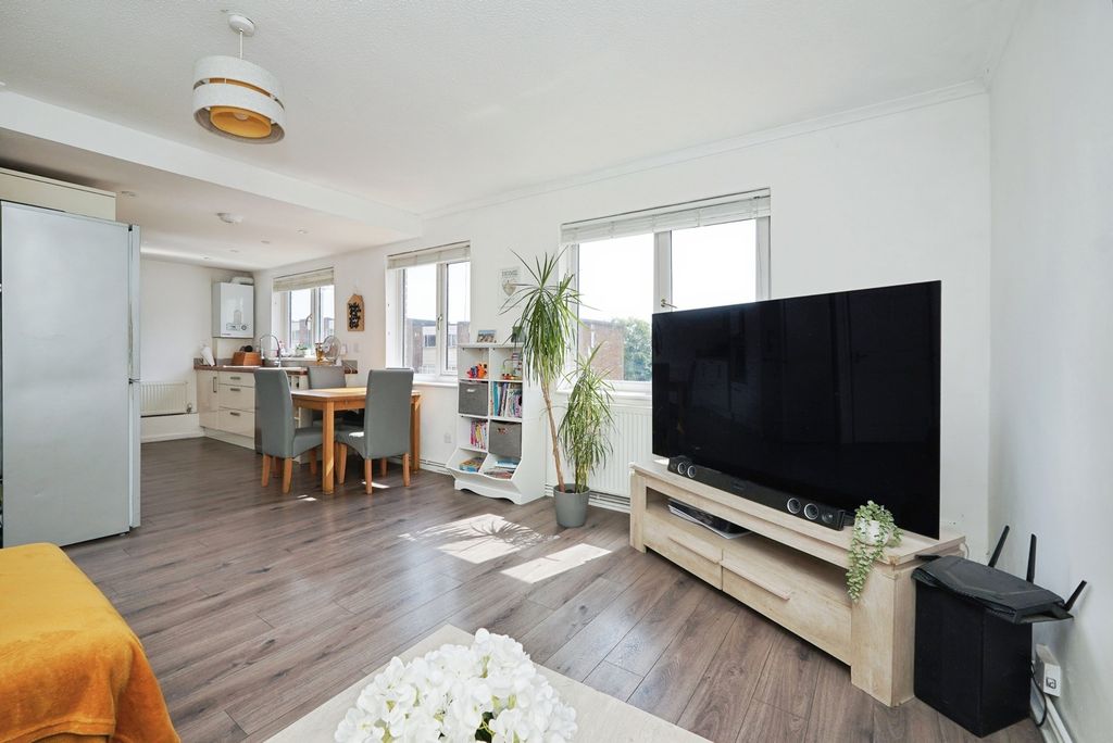 Property photo 3 of 14 Pbox-Img.Jpg