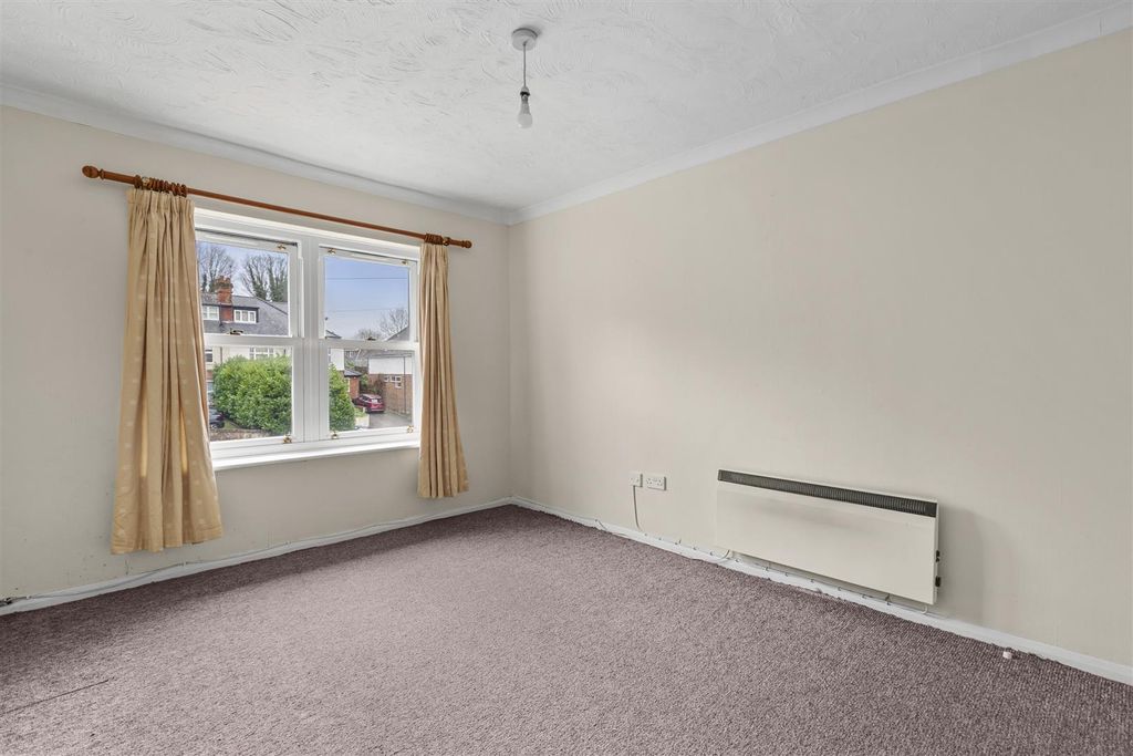 Property photo 3 of 9 Bedroom