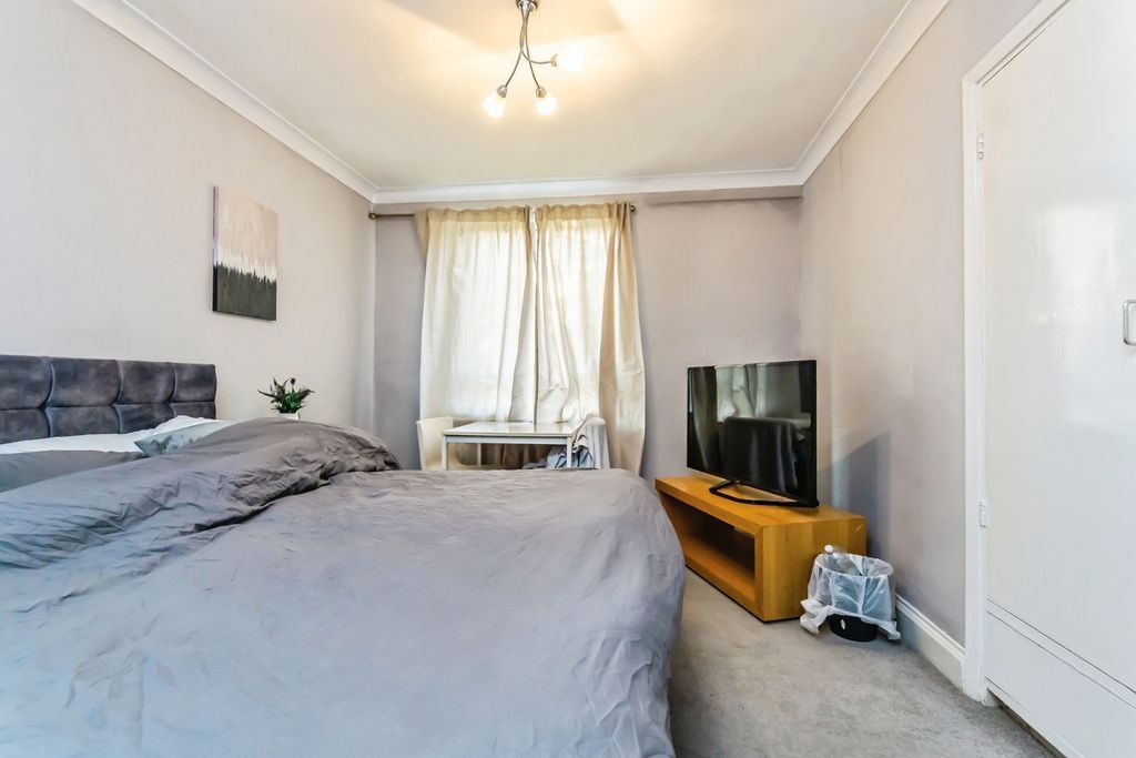 Property photo 2 of 17 Photo