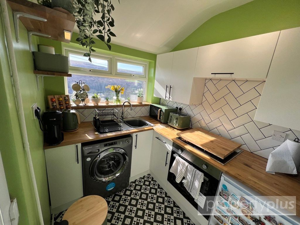 Property photo 3 of 12 Picture No. 11