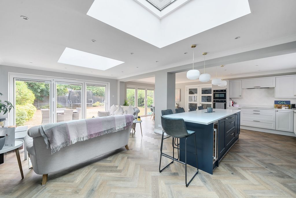 Property photo 2 of 20 1317807-9-6863Ab0...