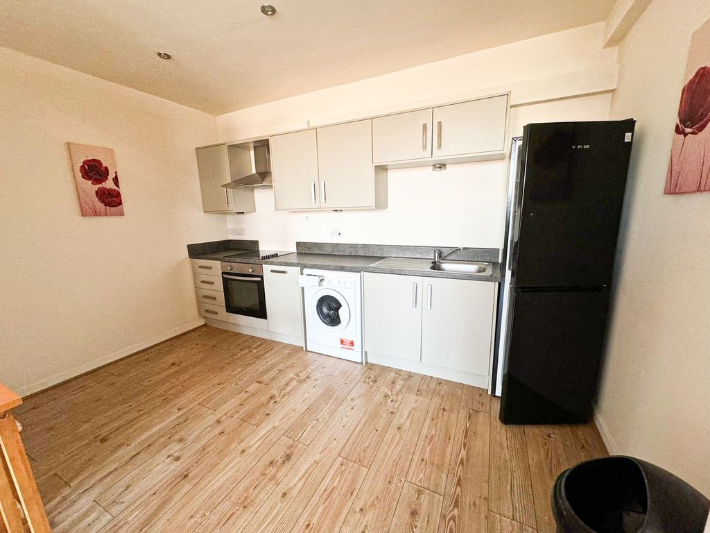 Property photo 1 of 4 Kitchen