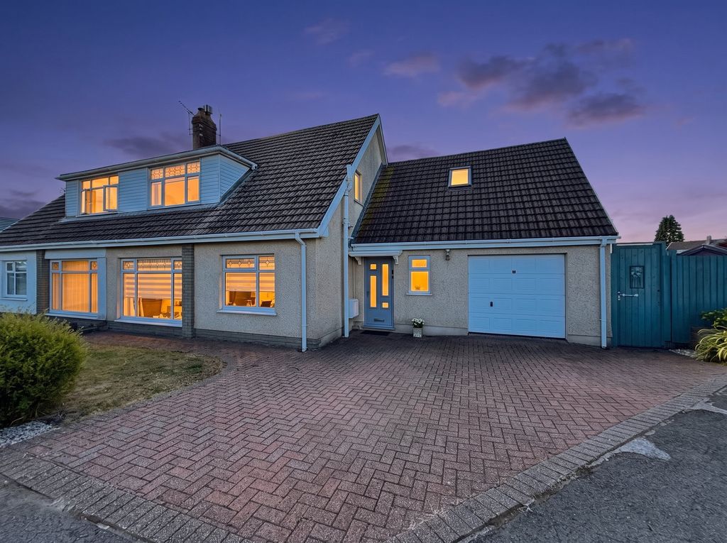 Property photo 2 of 33