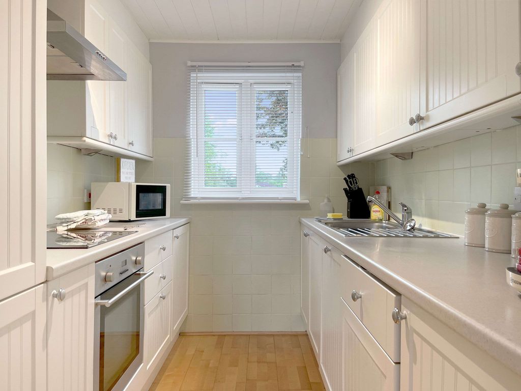 Property photo 2 of 10 Kitchen