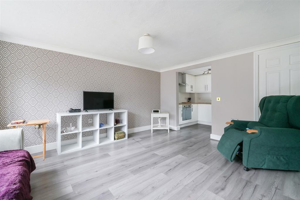 Property photo 3 of 11 Hookfield Mews, 4- (1).Jpg