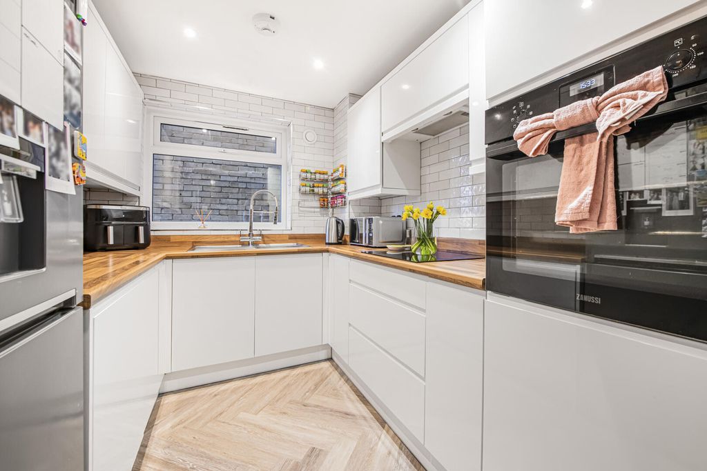 Property photo 1 of 24 Kitchen