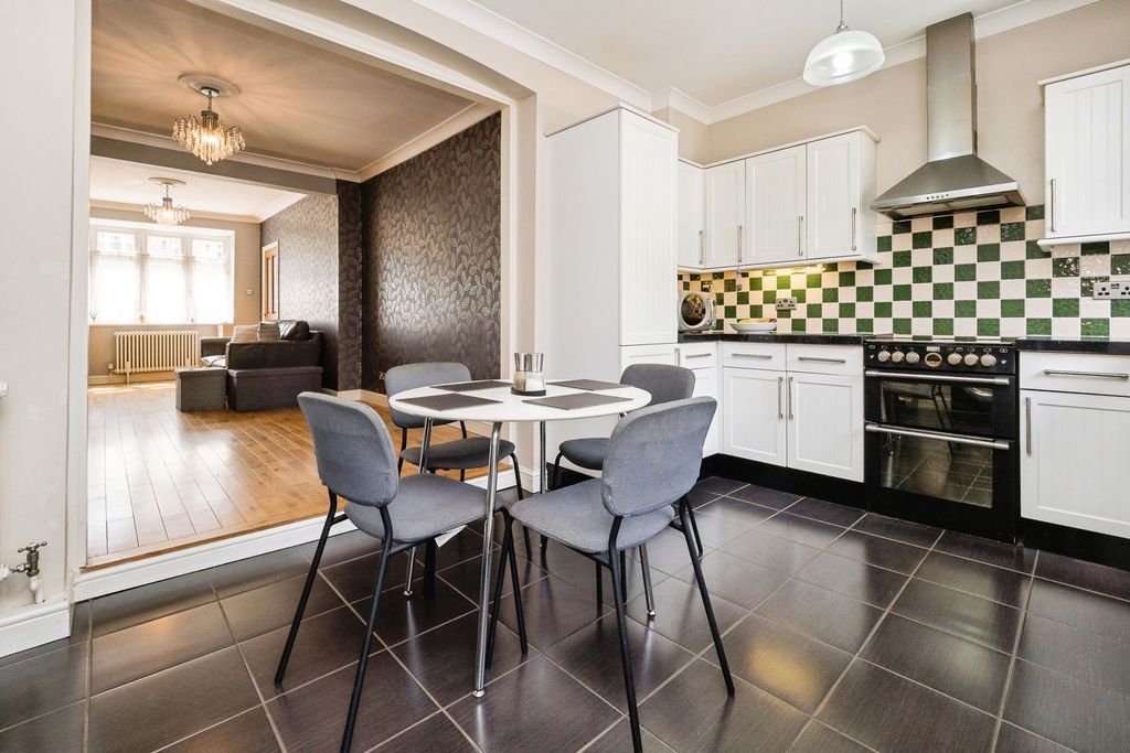 Property photo 3 of 17 Pbox-Img.Jpg