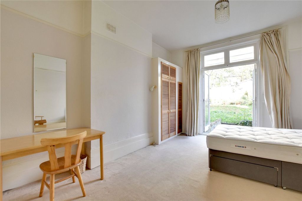 Property photo 2 of 13 Picture No. 08