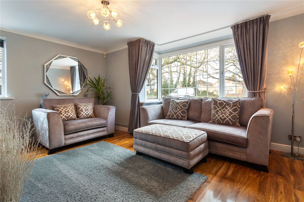 Property photo 3 of 14 Lounge