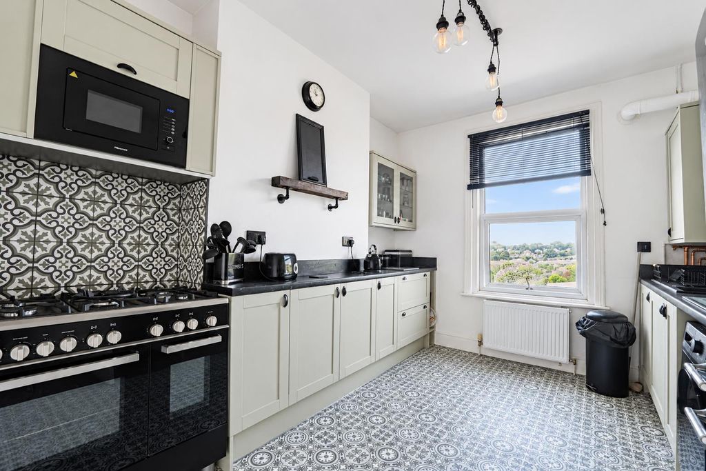 Property photo 2 of 17 c5B579cd-109F-470d-B9A9-485Eb6F9F51E.Png