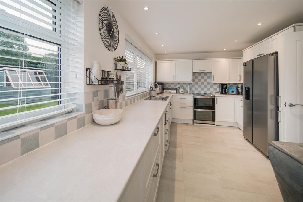 Property photo 3 of 27