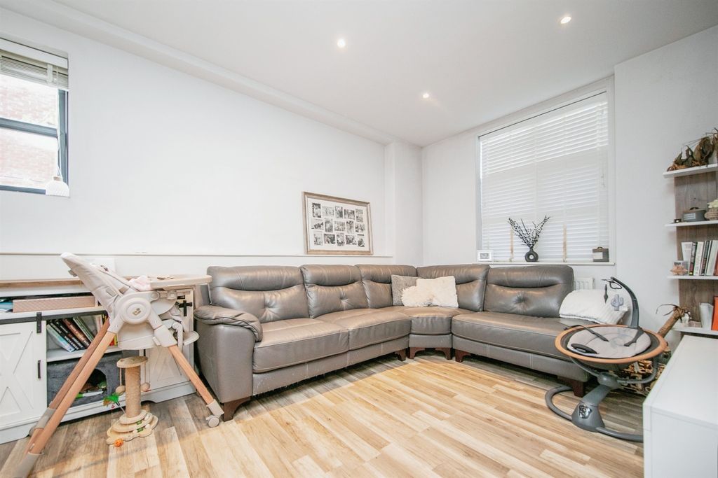 Property photo 2 of 14