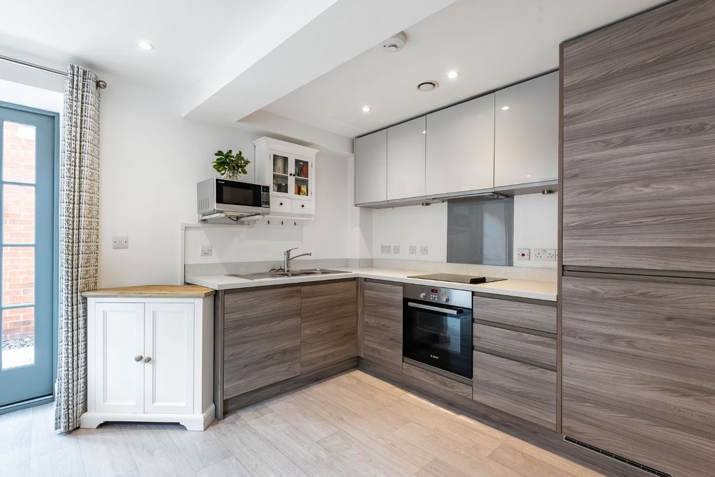 Property photo 3 of 19 Kitchen