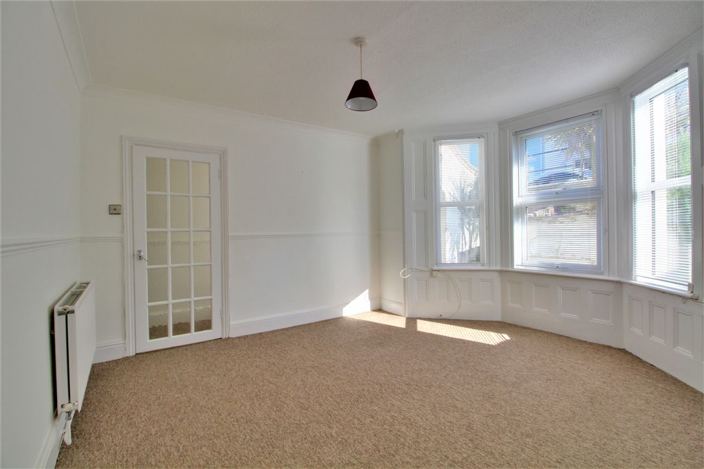 Property photo 2 of 11 Living Room