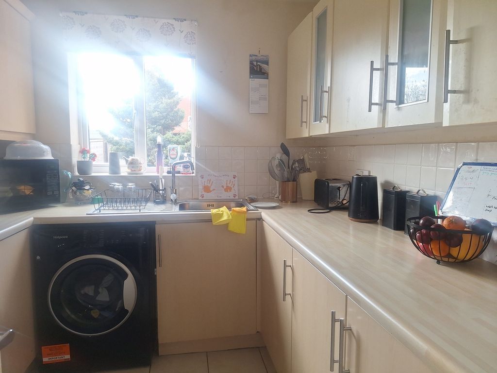 Property photo 2 of 8 Kitchen