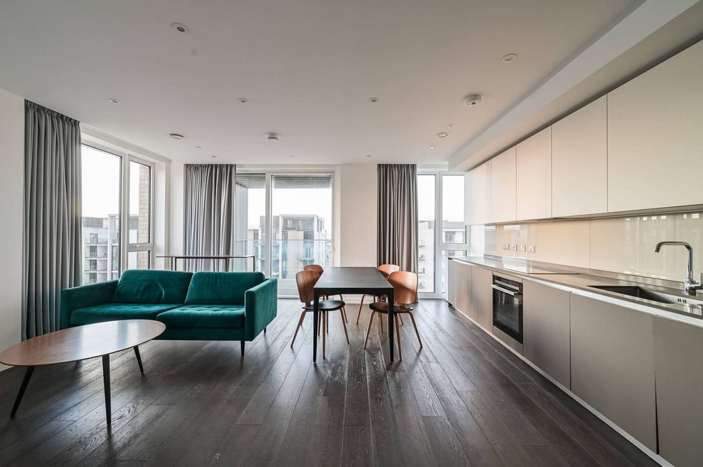 Property photo 2 of 21