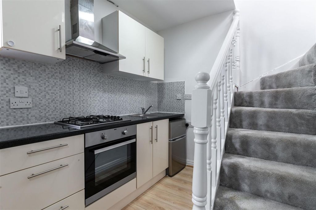 Property photo 1 of 8 Kitchen