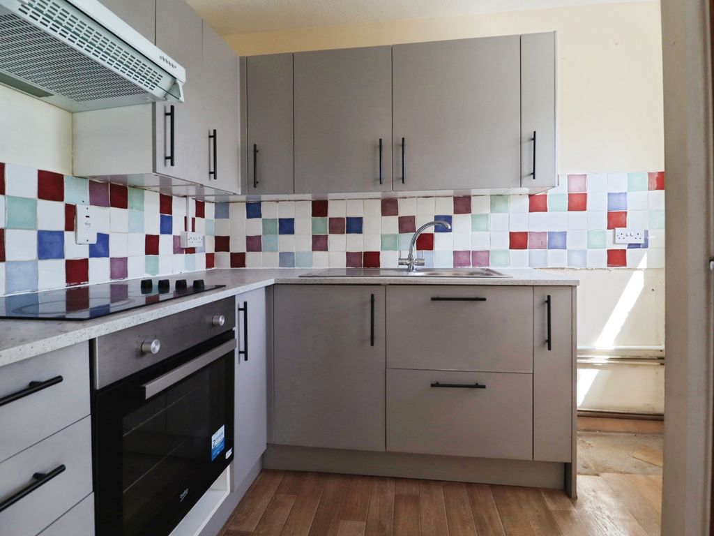 Property photo 2 of 11 Kitchen