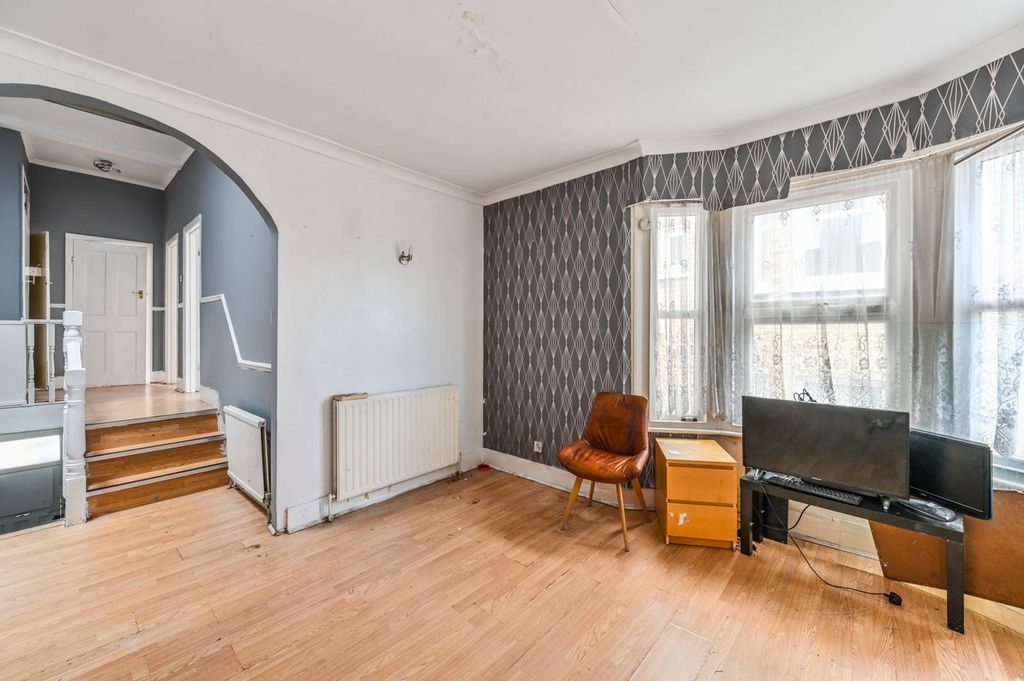Property photo 2 of 11