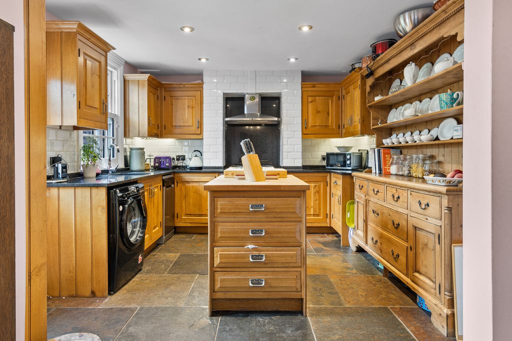 Property photo 2 of 41