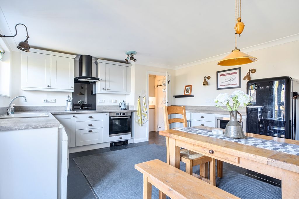 Property photo 2 of 22 1452497-16-69Eb2A74c1662