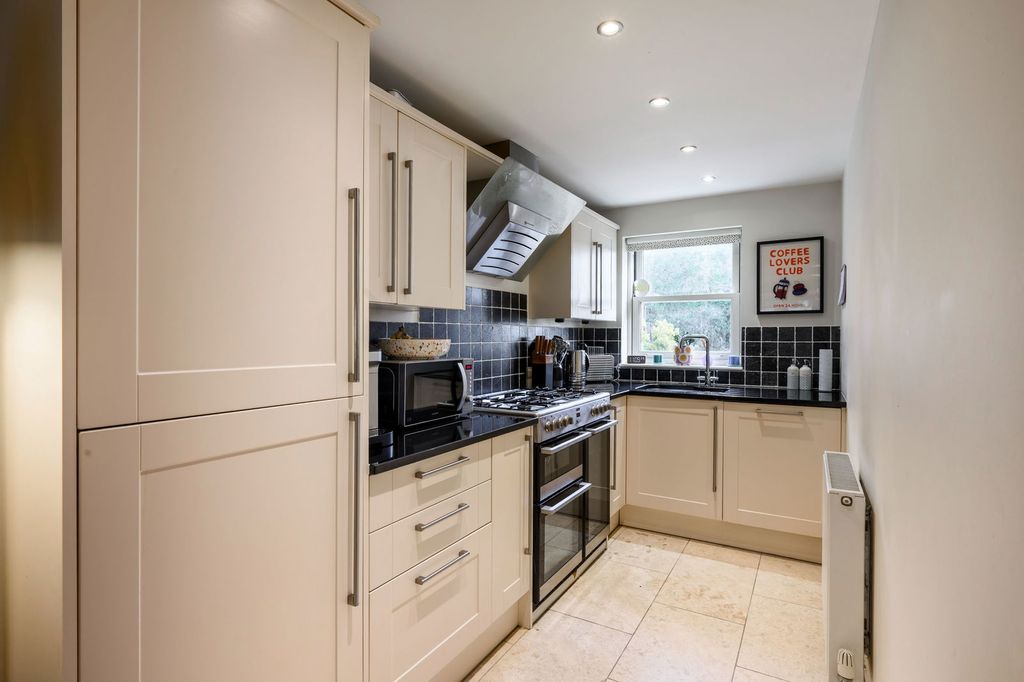 Property photo 3 of 24