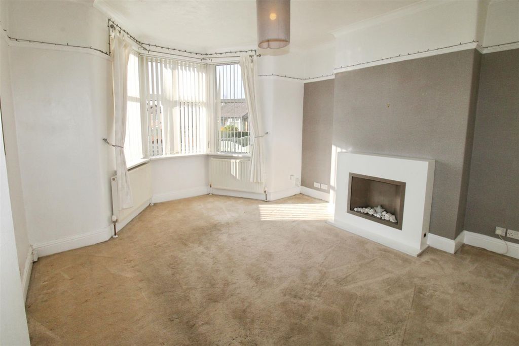 Property photo 3 of 27 Living Room