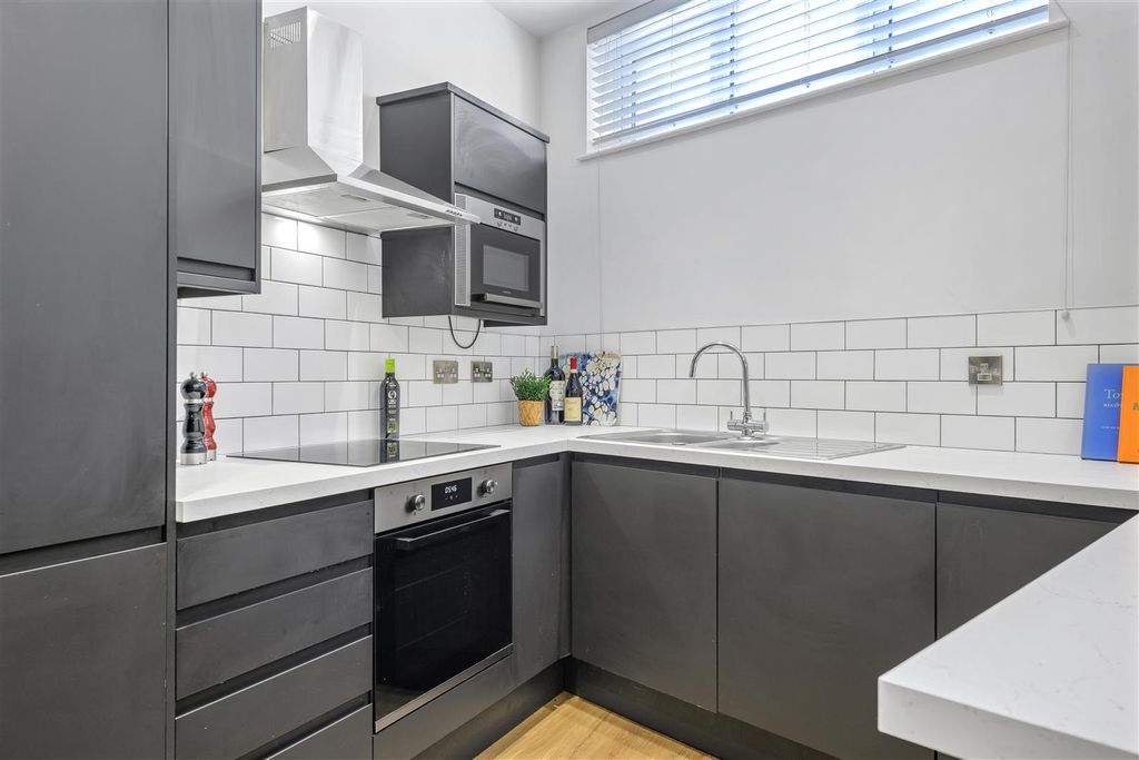 Property photo 2 of 14 1 Parliament Point-Hi-5.Jpg