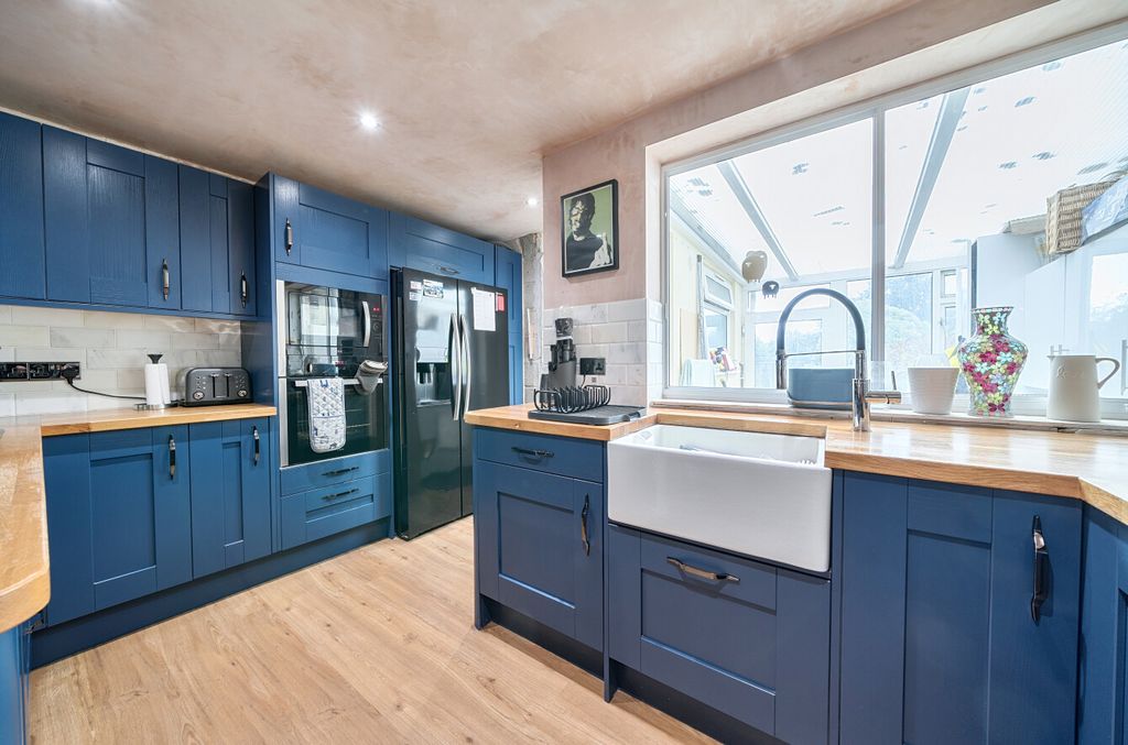 Property photo 1 of 17 1350043-12-68c7E3...