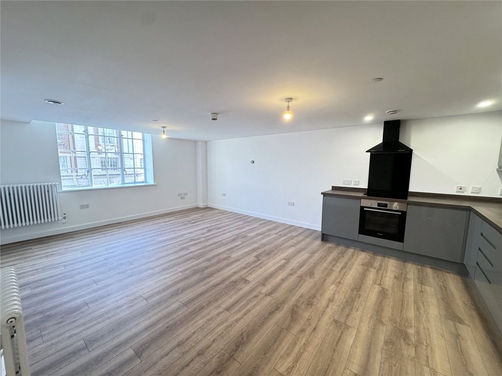 Property photo 3 of 12 Flat 101