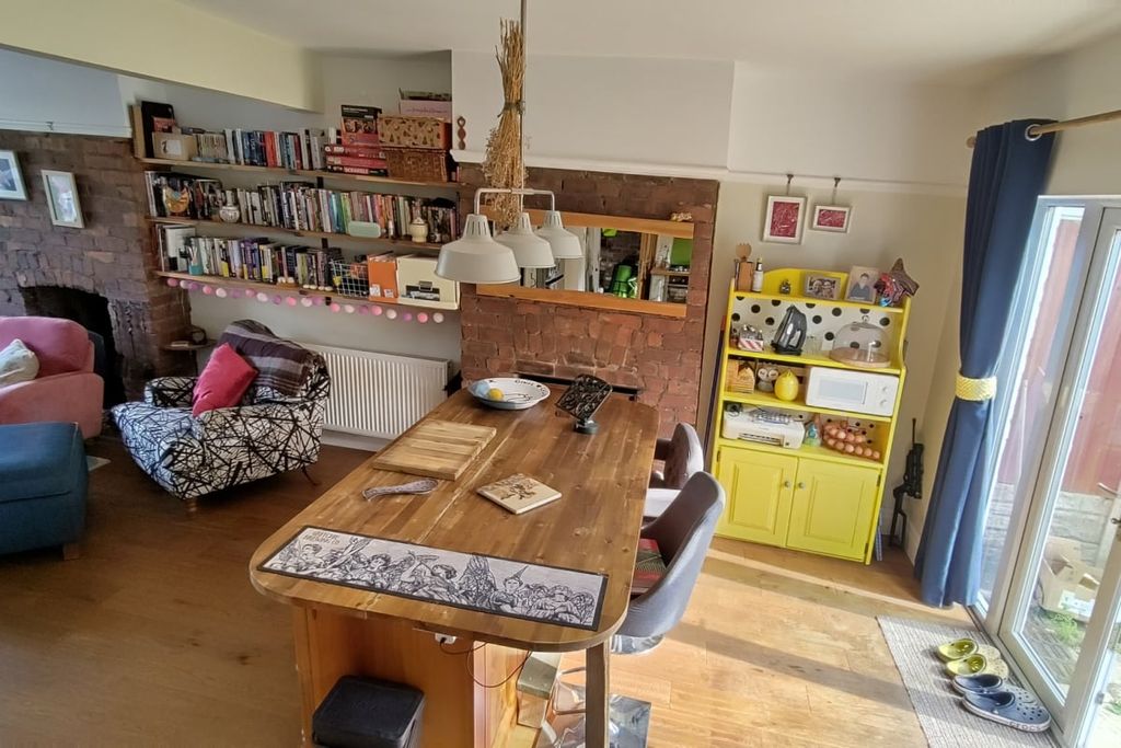Property photo 3 of 27