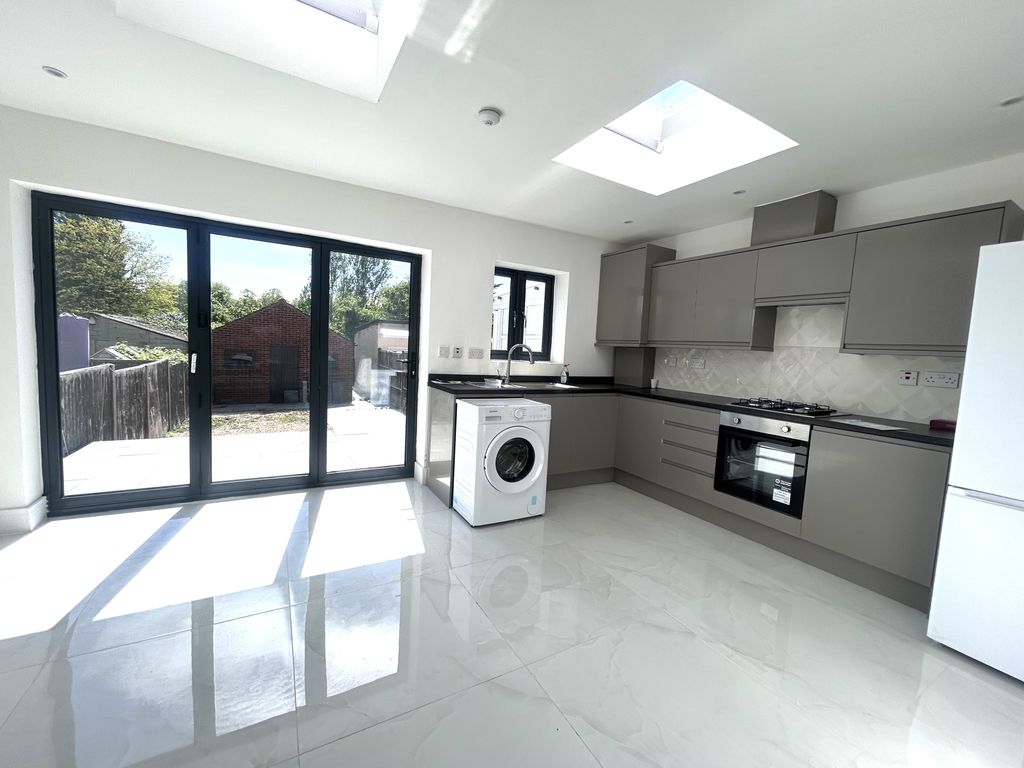 Property photo 1 of 35 Image00025