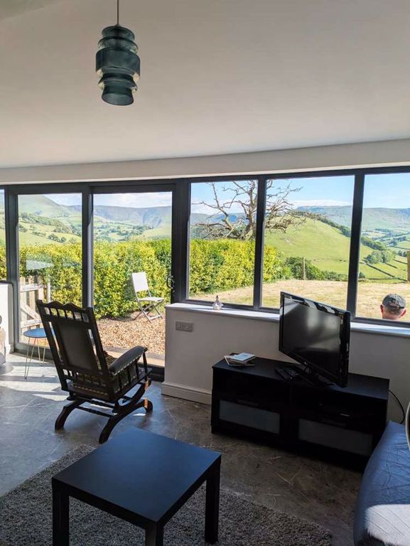 Property photo 3 of 31 Conservatory