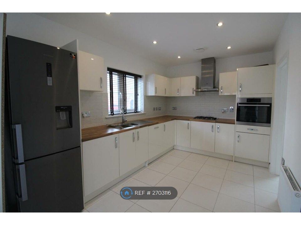 Property photo 2 of 12 Kitchen