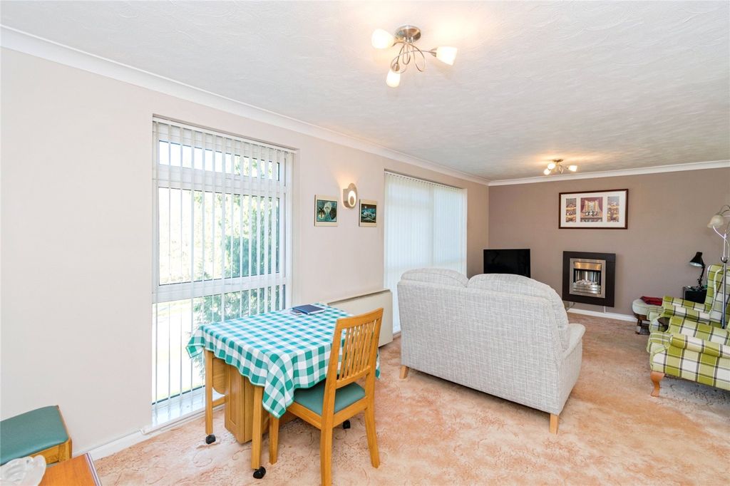 Property photo 2 of 17 Picture No. 30