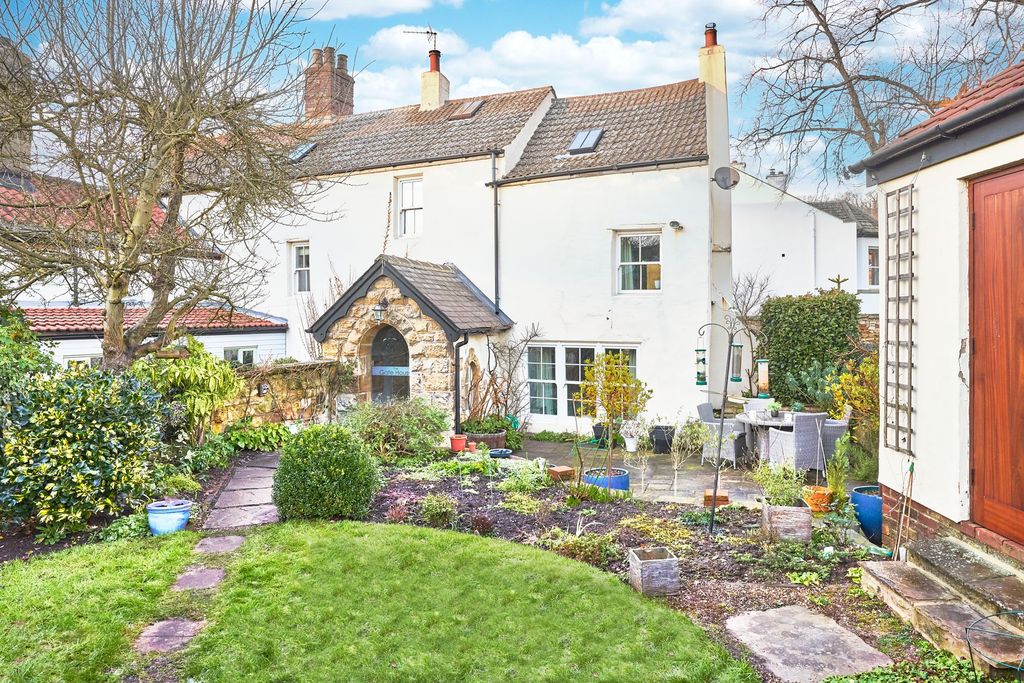 Property photo 1 of 39