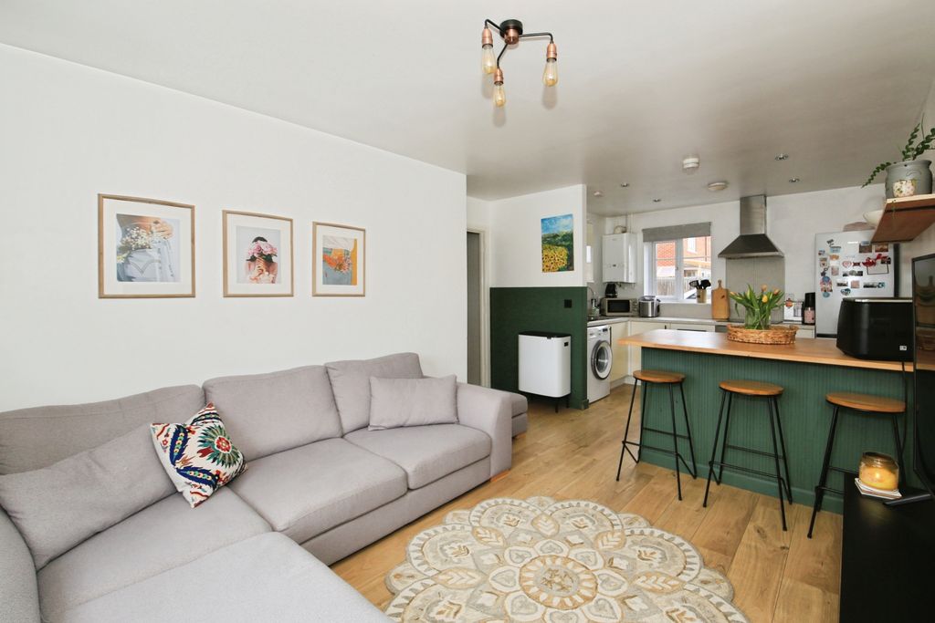 Property photo 1 of 17 Img_7928