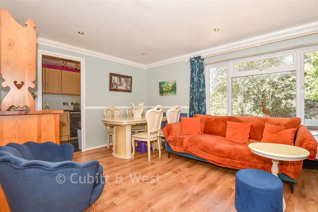 Property photo 2 of 7 Lounge/Diner