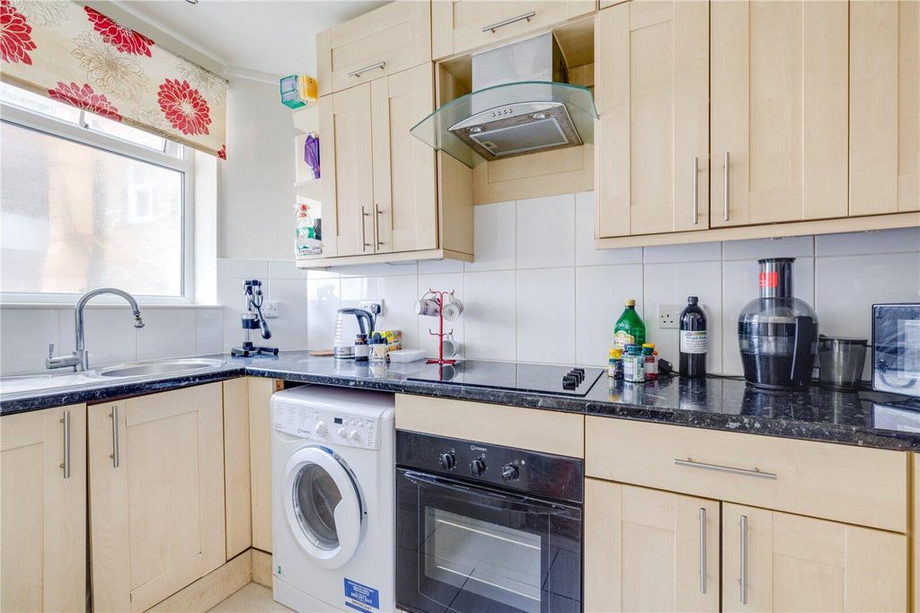 Property photo 2 of 7 Kitchen