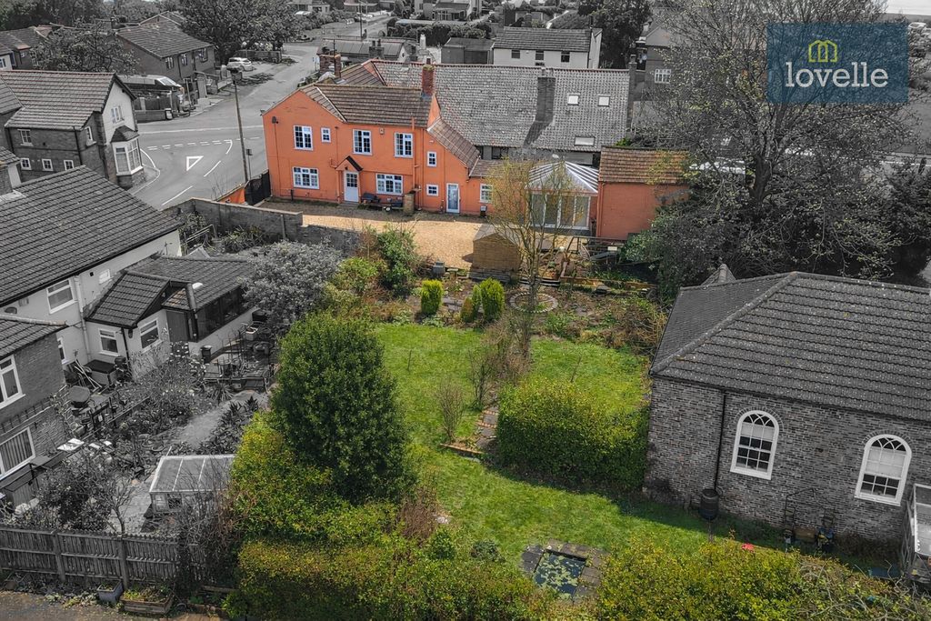 Property photo 3 of 35