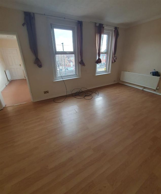 Property photo 2 of 5 32 Charles Street Lounge .Jpg