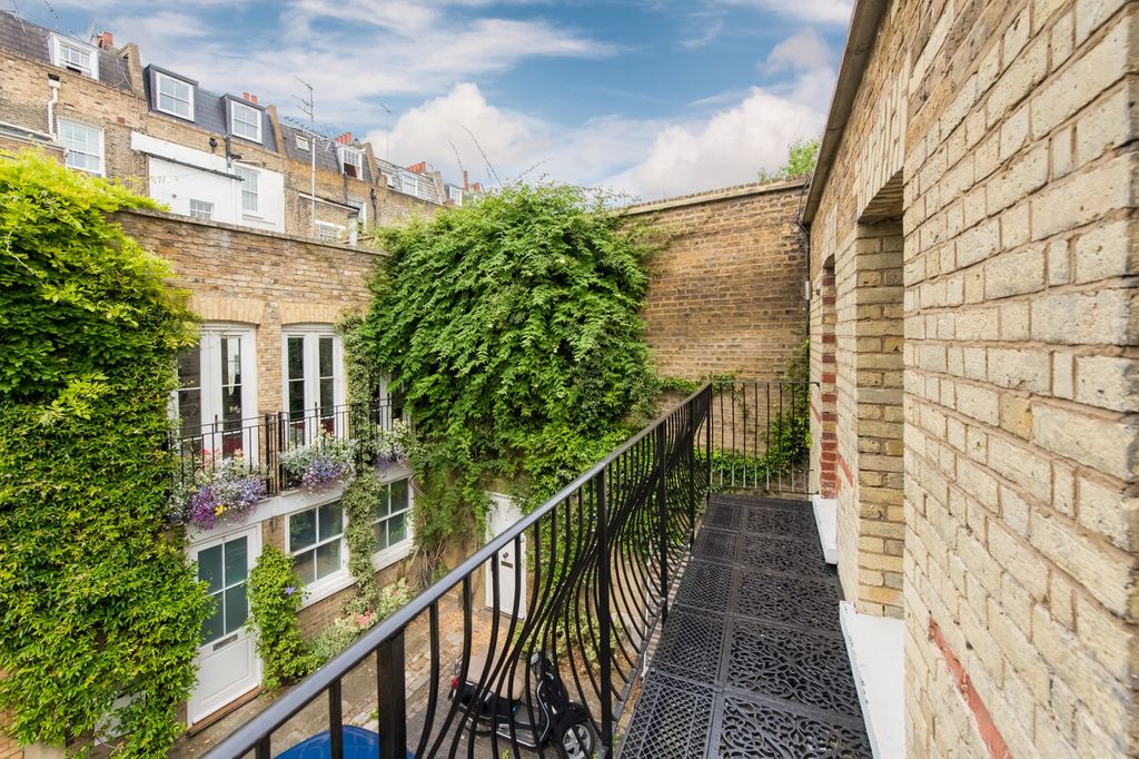 Property photo 2 of 15 Balcony