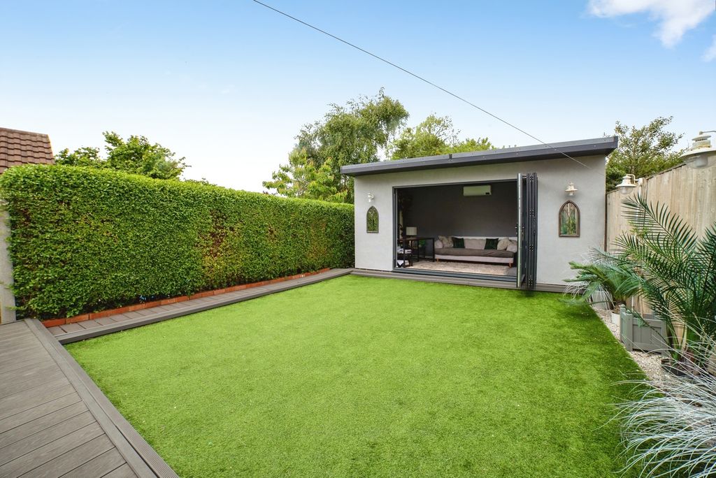 Property photo 2 of 23 Pbox-Img.Jpg