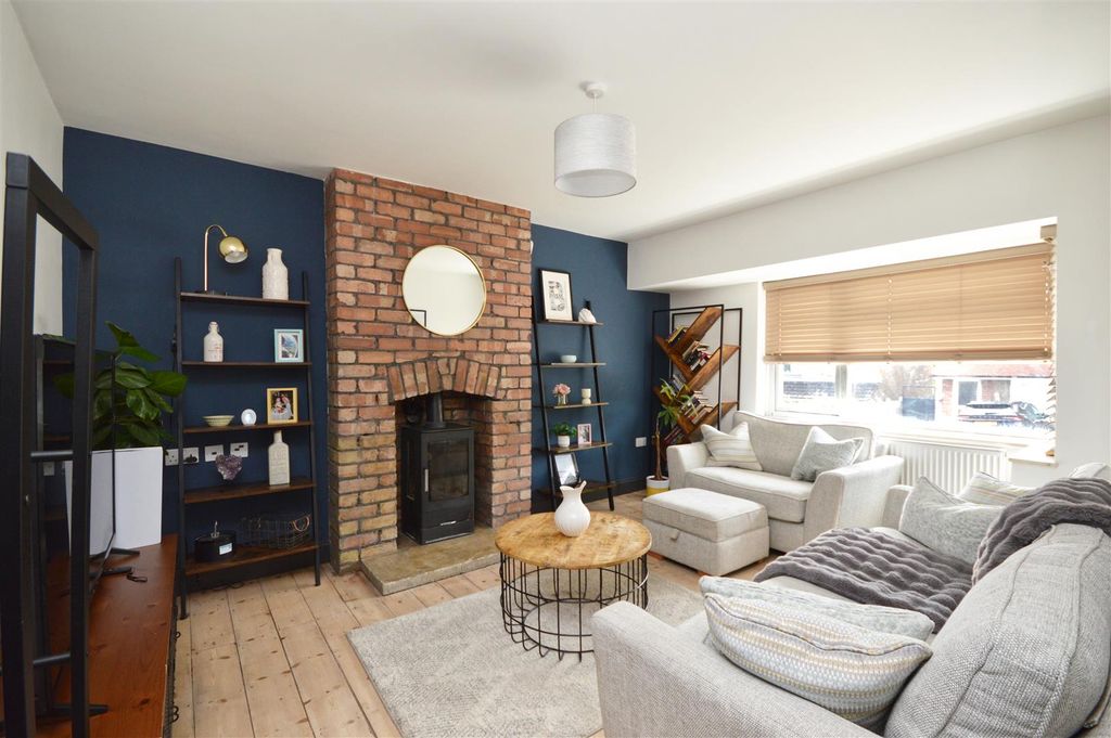 Property photo 3 of 15 Sitting Room