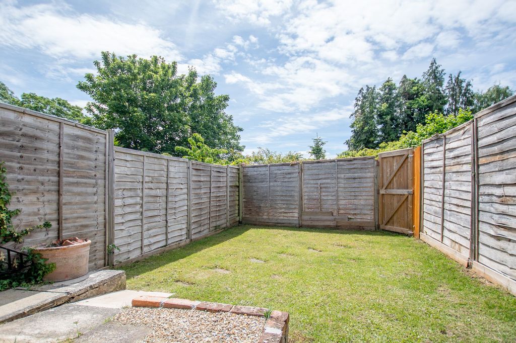 Property photo 2 of 10 Garden